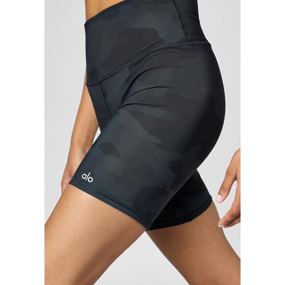Alo Women's High Waist Vapor Shorts Size Small - Picture 1 of 6